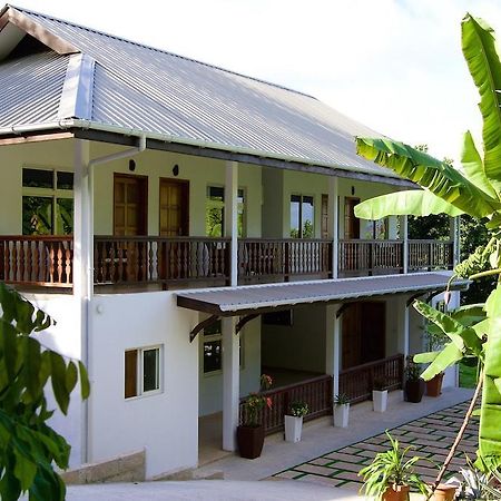 Cote Jardin - Chalets Cote Mer Baie Sainte Anne Exterior photo