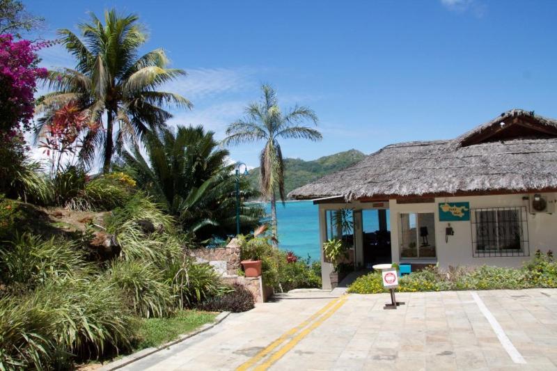 Cote Jardin - Chalets Cote Mer Baie Sainte Anne Exterior photo