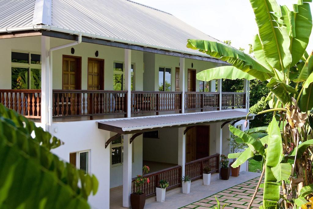 Cote Jardin - Chalets Cote Mer Baie Sainte Anne Exterior photo