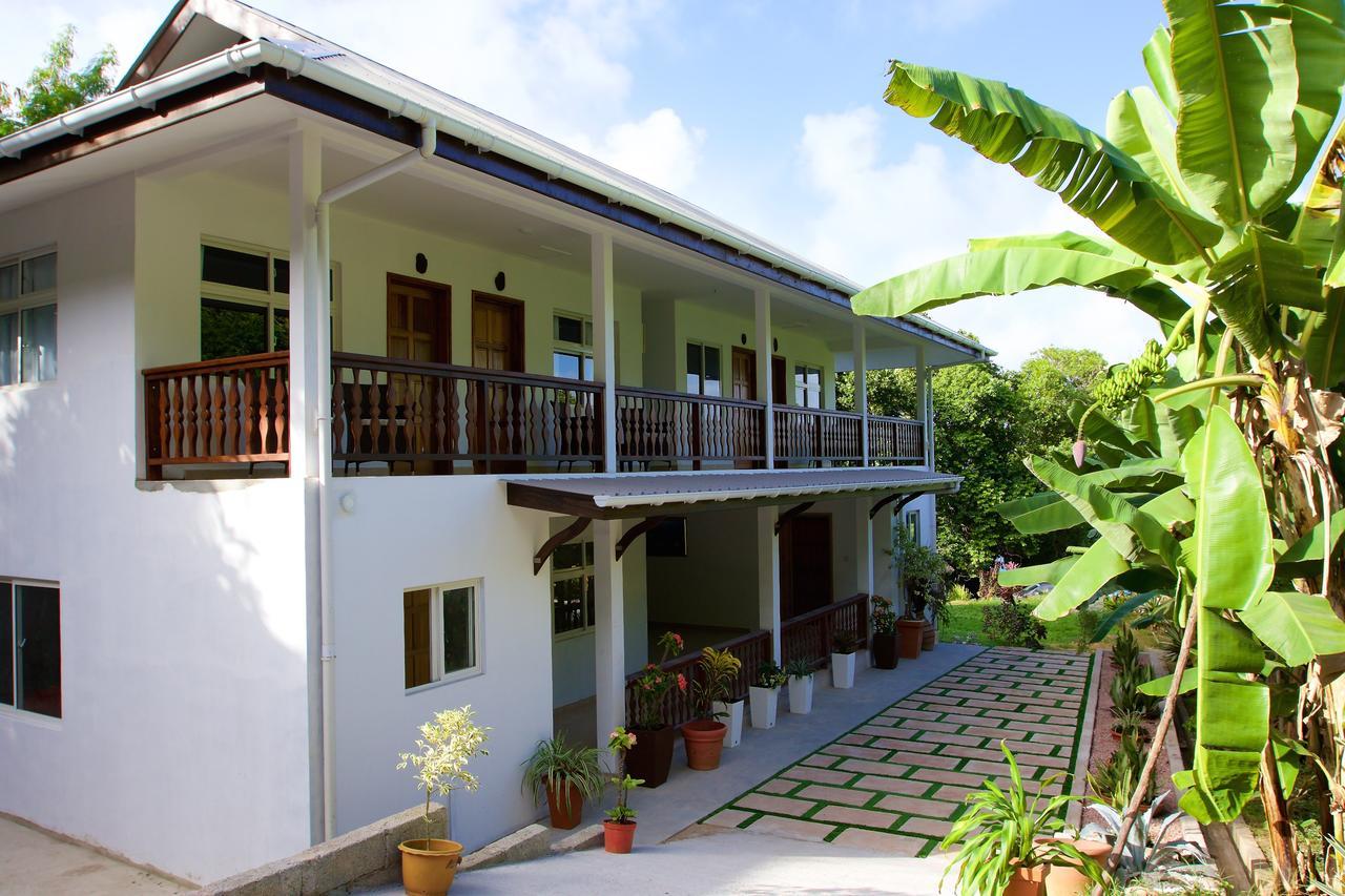 Cote Jardin - Chalets Cote Mer Baie Sainte Anne Exterior photo