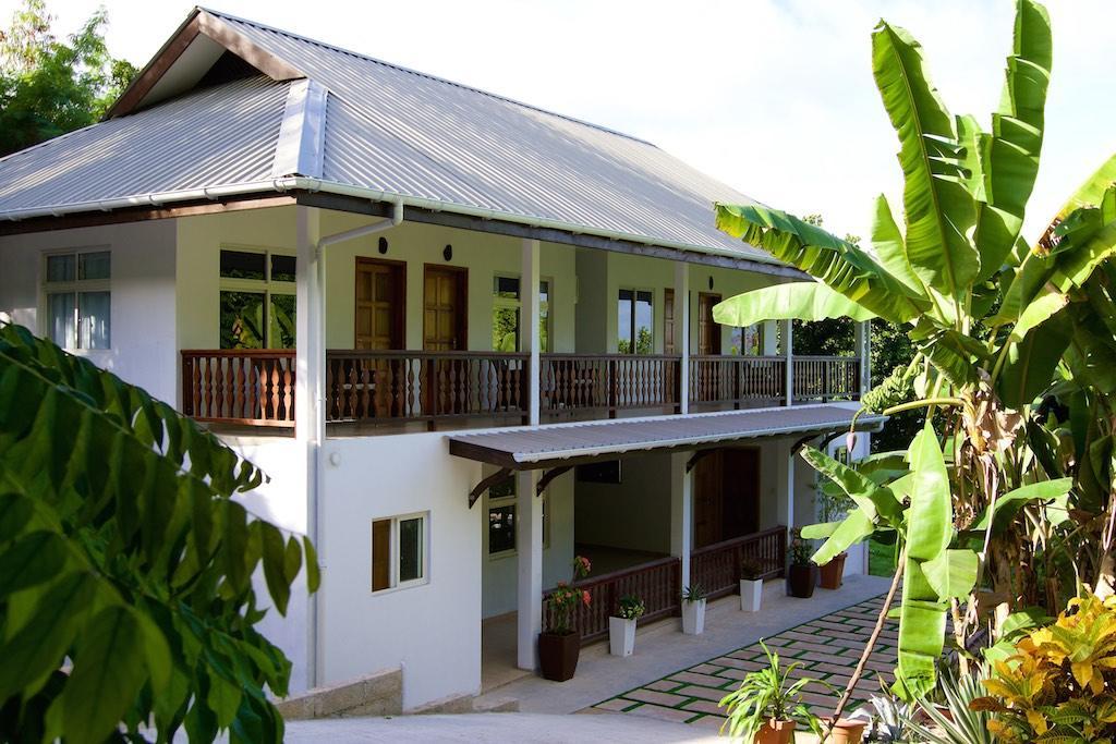 Cote Jardin - Chalets Cote Mer Baie Sainte Anne Exterior photo